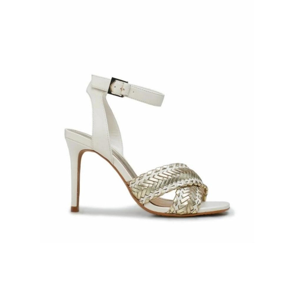 New Vince Camuto Ambrinna Leather Sandals.